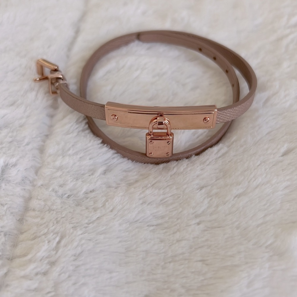 🍁NWOT Michael Kors Lock Charm Rose Gold Bracelet with Leather Band